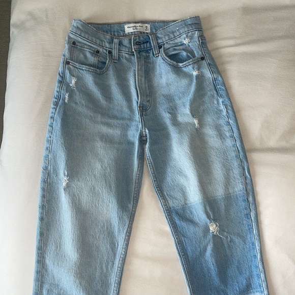 Abercrombie and fitch jeans. The mom highrise - Picture 2 of 6